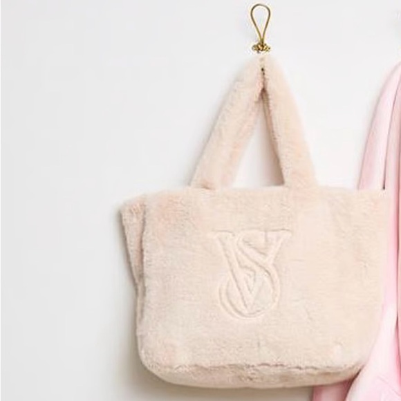 Off White “ Candlelight “ Cozy Fuzzy Faux Fur Tote Bag By Victoria’s Secret - Picture 4 of 5